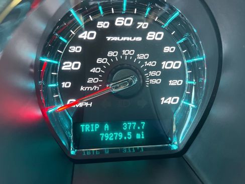 Used 2010 Ford Taurus SEL image 22