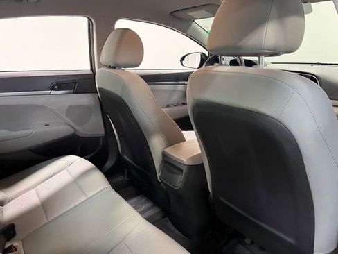 Used 2017 Hyundai Elantra SE image 15