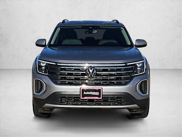 Used 2024 Volkswagen Atlas SE w/ Panoramic Sunroof Package FWD image 2
