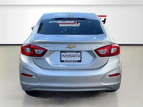Used 2018 Chevrolet Cruze LT image 6