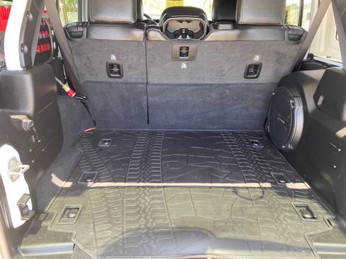 Used 2023 Jeep Wrangler Unlimited Rubicon w/ LED Lighting Group AWD/4WD image 15
