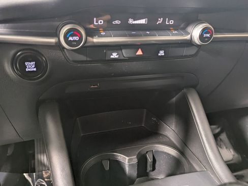 Used 2021 MAZDA MAZDA3 s FWD image 19