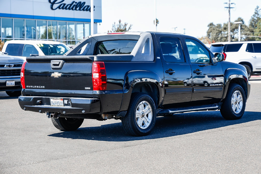 Used 2009 Chevrolet Avalanche LT w/ Suspension Package, Off-Road AWD/4WD image 4