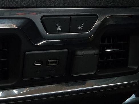 Used 2019 GMC Sierra 1500 AT4 w/ AT4 Premium Package AWD/4WD image 9
