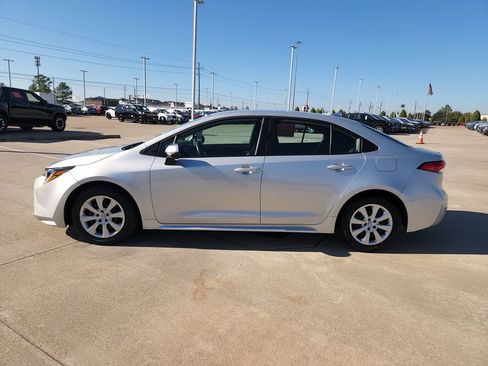 Used 2025 Toyota Corolla LE image 8