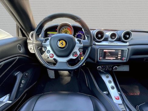 Used 2016 Ferrari California T RWD image 8