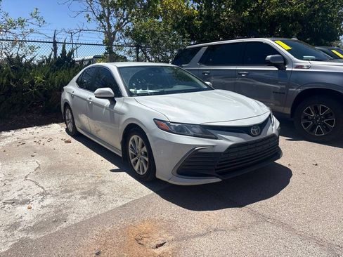 Used 2022 Toyota Camry LE FWD image 1