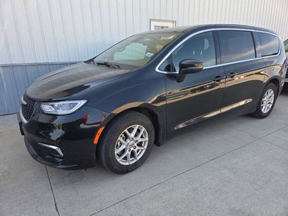 Used 2023 Chrysler Pacifica Touring