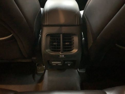 Used 2019 Jeep Cherokee Latitude Plus w/ Comfort/Convenience Group AWD/4WD image 14