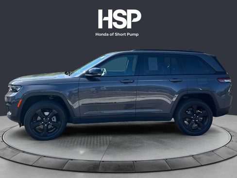 Used 2023 Jeep Grand Cherokee Altitude AWD/4WD image 2