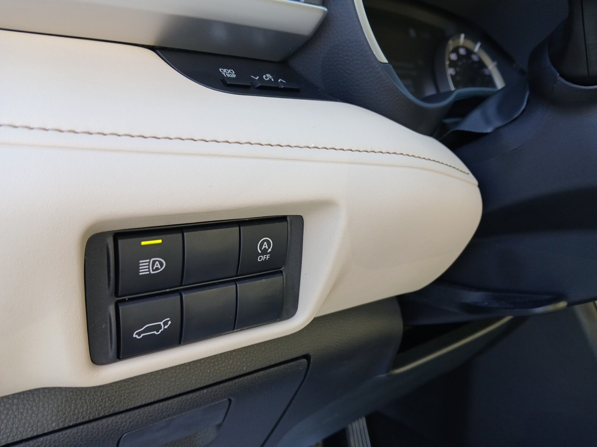 Used 2025 Toyota Highlander XLE FWD image 37
