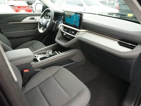 Used 2025 Ford Explorer Active RWD image 19