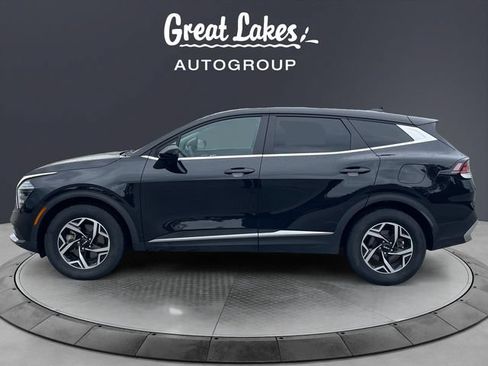 Used 2024 Kia Sportage LX FWD image 2