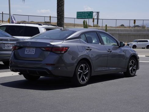 Used 2024 Nissan Sentra SV FWD image 4