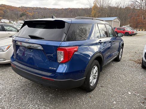 Used 2022 Ford Explorer XLT AWD/4WD image 3