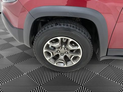 Used 2021 Jeep Cherokee Trailhawk AWD/4WD image 9