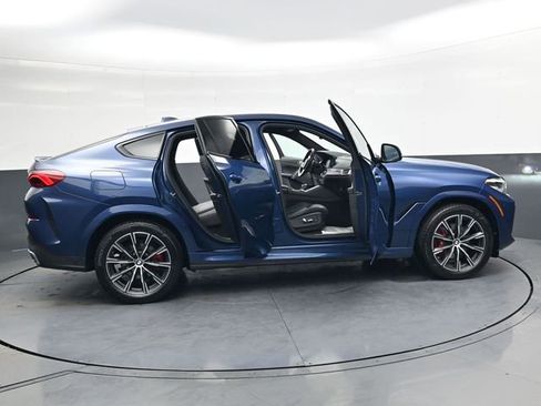 Used 2022 BMW X6 xDrive40i w/ M Sport Package image 38