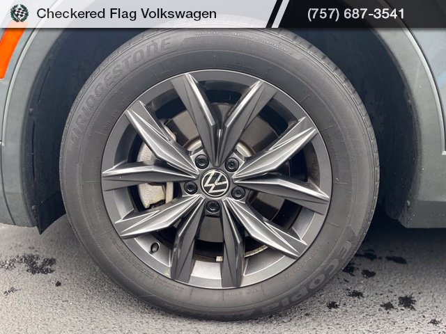 Used 2022 Volkswagen Tiguan SE w/ Panoramic Sunroof Package AWD/4WD image 5
