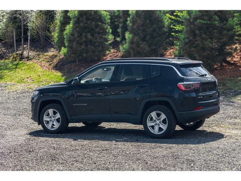 Used 2022 Jeep Compass Latitude image 5