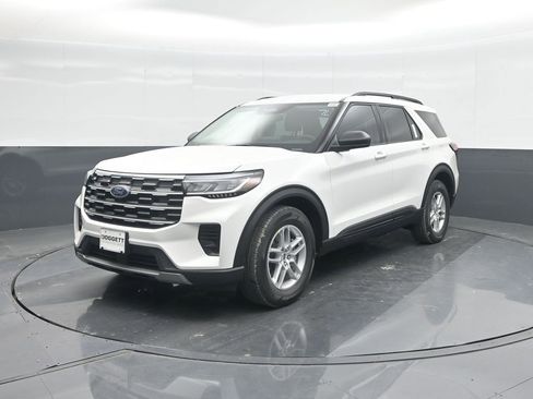New 2026 Ford Explorer Active RWD image 10