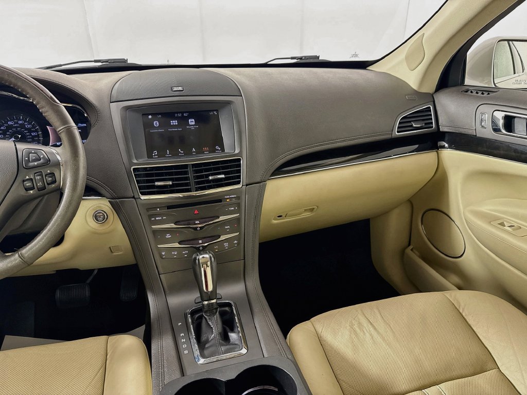 Used 2019 Lincoln MKT AWD image 28