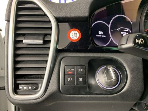 Used 2023 Porsche Cayenne image 16