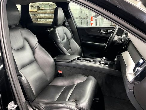 Used 2019 Volvo XC60 T8 Momentum w/ Advanced Package AWD/4WD image 8