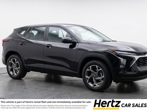 Used 2025 Chevrolet Trax LT FWD image 1