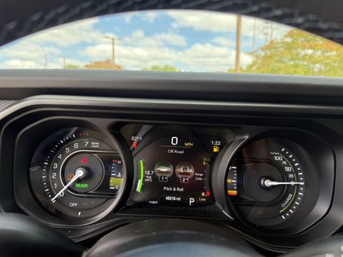 Used 2024 Jeep Wrangler Unlimited Rubicon 4xe image 18