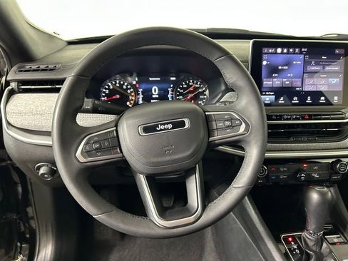 Used 2024 Jeep Compass Latitude w/ Sun and Sound Group AWD/4WD image 15