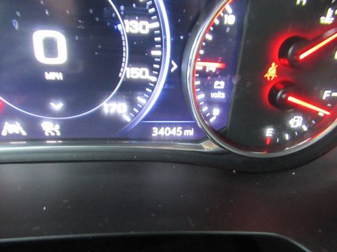 Used 2023 Chevrolet Traverse Premier image 36