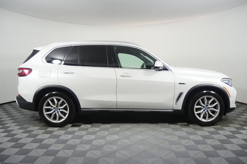 Used 2022 BMW X5 xDrive45e w/ Executive Package AWD/4WD image 3