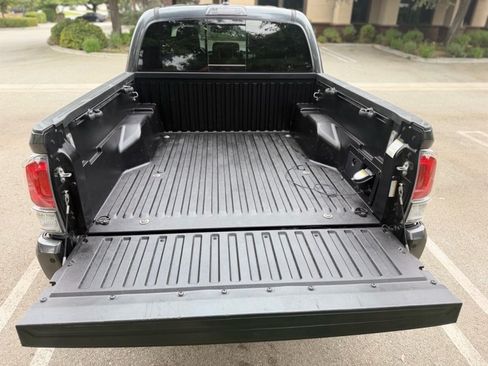 Used 2021 Toyota Tacoma TRD Off-Road w/ Technology Package AWD/4WD image 5