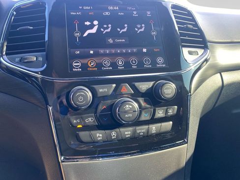 Used 2022 Jeep Grand Cherokee Laredo X AWD/4WD image 28