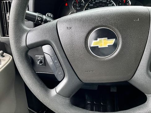 Used 2025 Chevrolet Express 2500 LT w/ LT Preferred Equipment Group RWD image 19