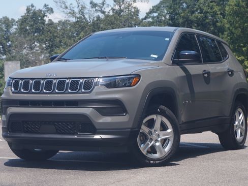 Used 2023 Jeep Compass Sport image 5