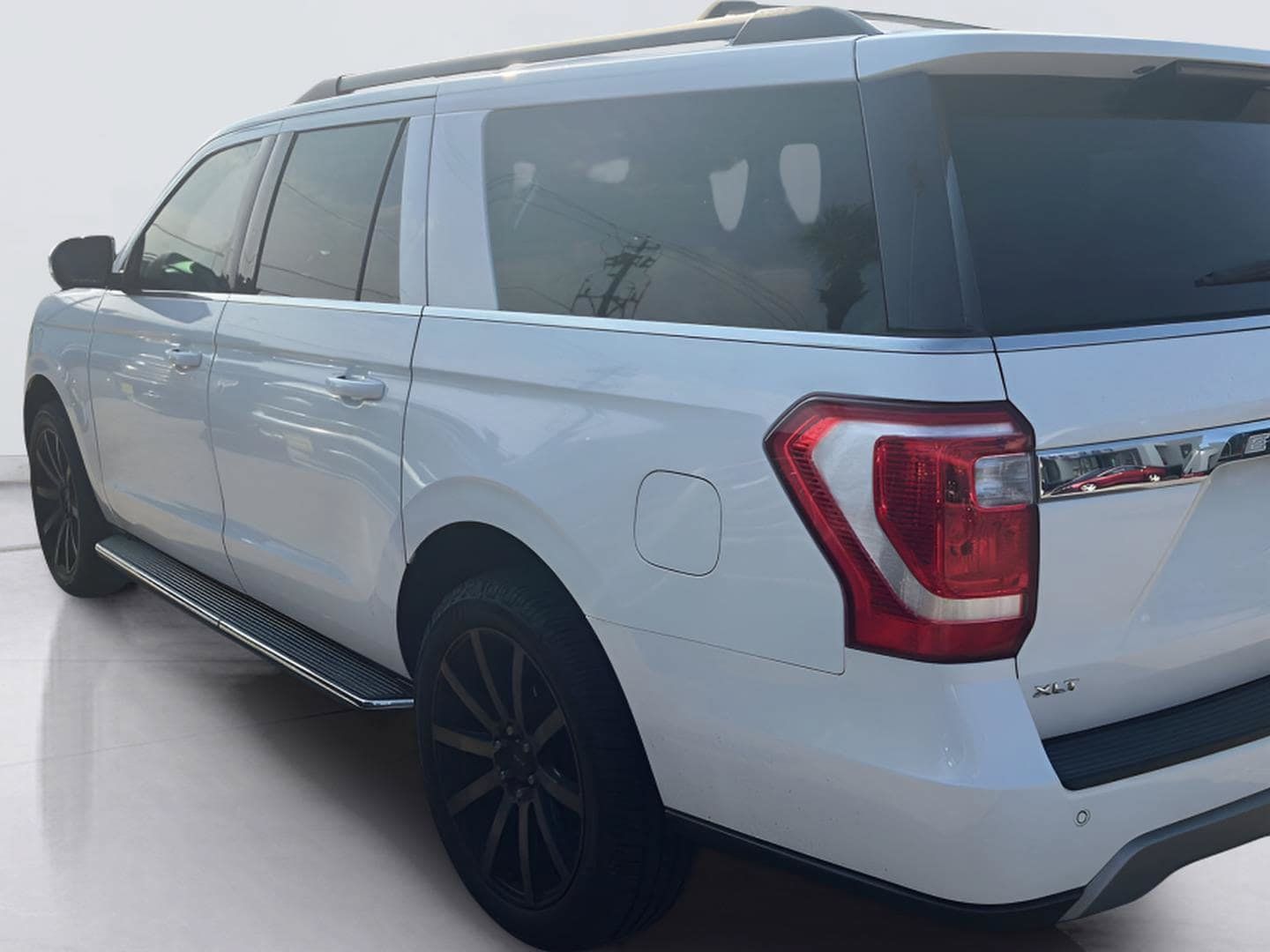 Used 2020 Ford Expedition Max XLT w/ Equipment Group 202A RWD image 9