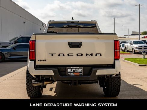 Used 2025 Toyota Tacoma TRD Sport w/ TRD Sport Upgrade Package AWD/4WD image 8