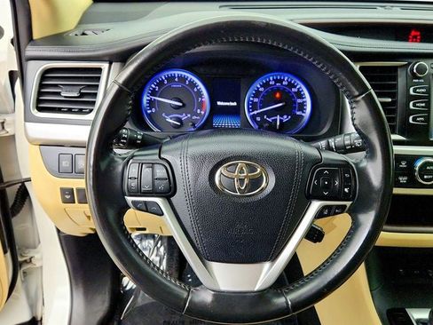 Used 2019 Toyota Highlander XLE AWD/4WD image 14