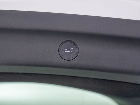 Used 2022 Tesla Model Y Long Range image 28