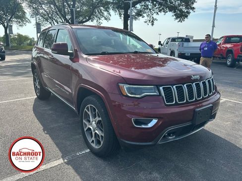 Used 2018 Jeep Grand Cherokee Limited AWD/4WD image 3