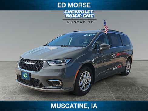 Used 2022 Chrysler Pacifica Touring-L FWD image 1