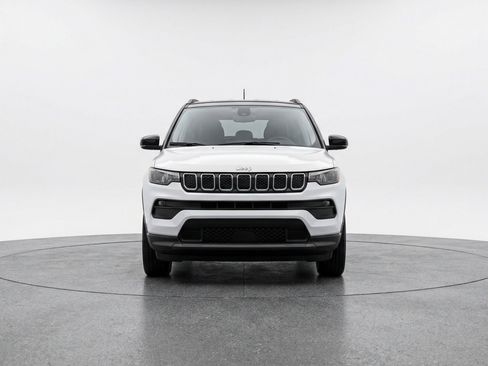 Used 2025 Jeep Compass Limited AWD/4WD image 2
