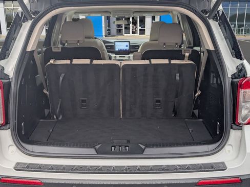 Used 2023 Ford Explorer XLT w/ Equipment Group 202A image 10