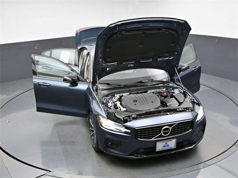 Used 2022 Volvo S60 B5 Momentum w/ Premium Package image 48