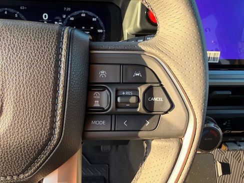 Used 2025 Toyota 4Runner TRD Off-Road Premium image 16