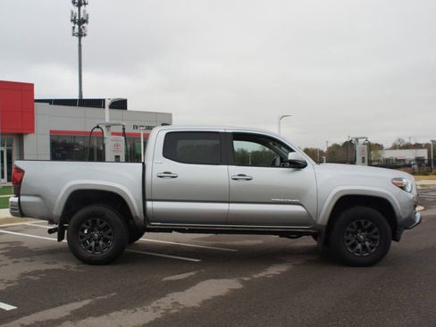Used 2023 Toyota Tacoma SR5 image 17