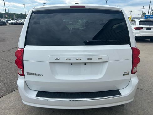 Used 2016 Dodge Grand Caravan SXT FWD image 6
