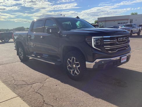 Used 2024 GMC Sierra 1500 SLT w/ SLT Premium Plus Package AWD/4WD image 4