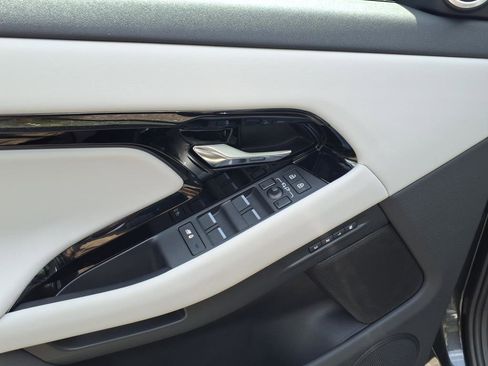 Used 2025 Land Rover Range Rover Evoque S image 10